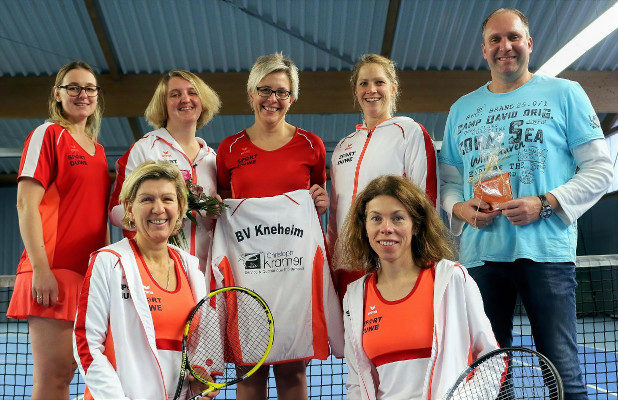 Neue Tennisoutfits für Damen 30 des BV Kneheim